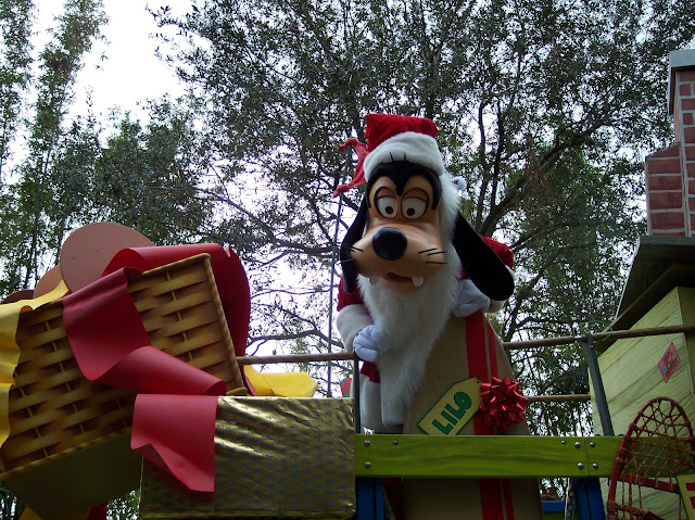 Santa Goofy Disney's Animal Kingdom Christmas Parade