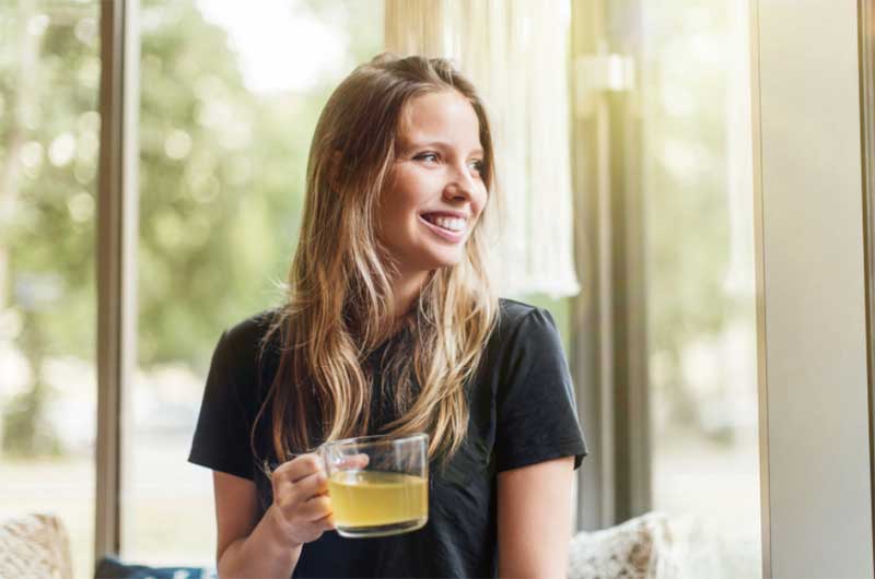 Thyme Tea Benefits Both the Mind *and* Body—Here Are 5 Reasons to Add