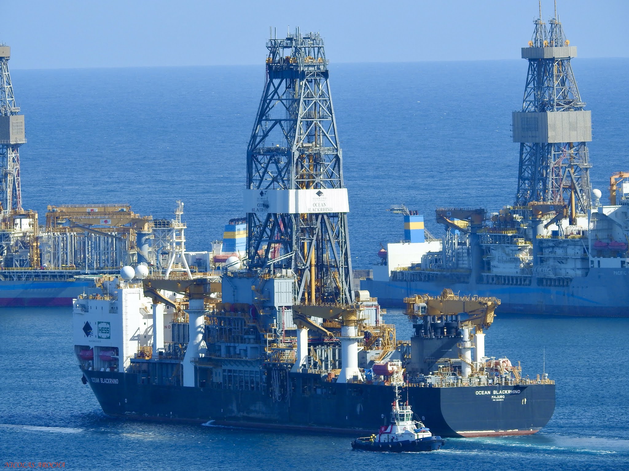 SANTACruceros / La LUZ Ocean BlackRhino