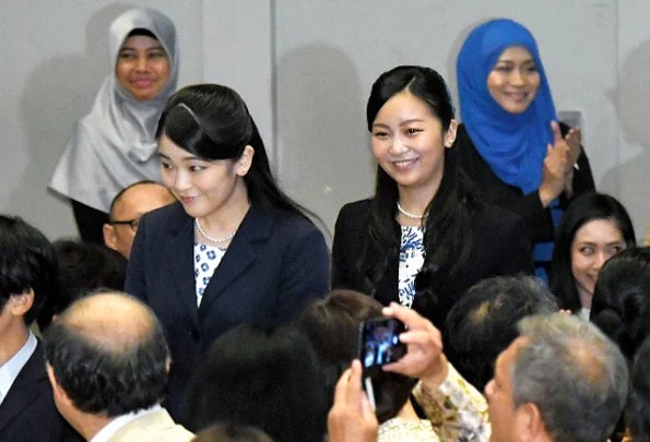 Prince and Princess Akishino and their children Princess Kako, Princess Mako and Prince Hisahito