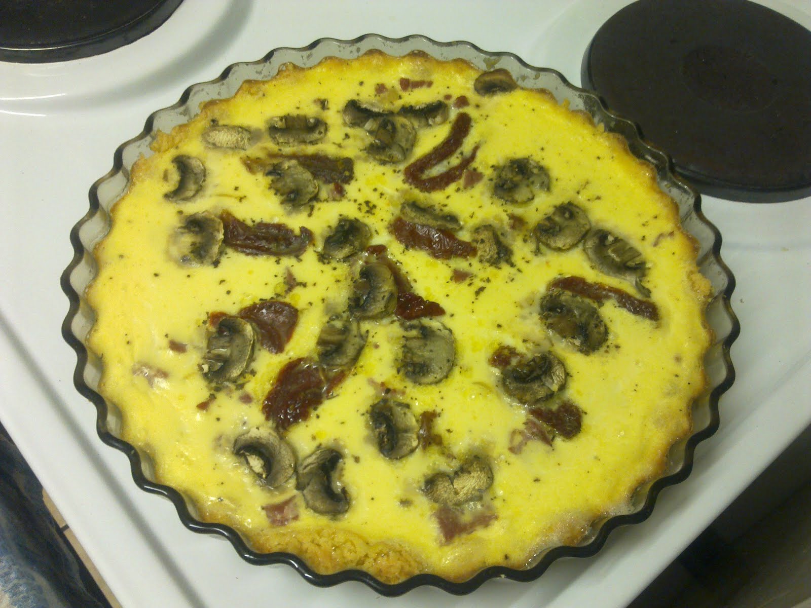 njammers Quiche met sundried tomato, bacon en mushroom