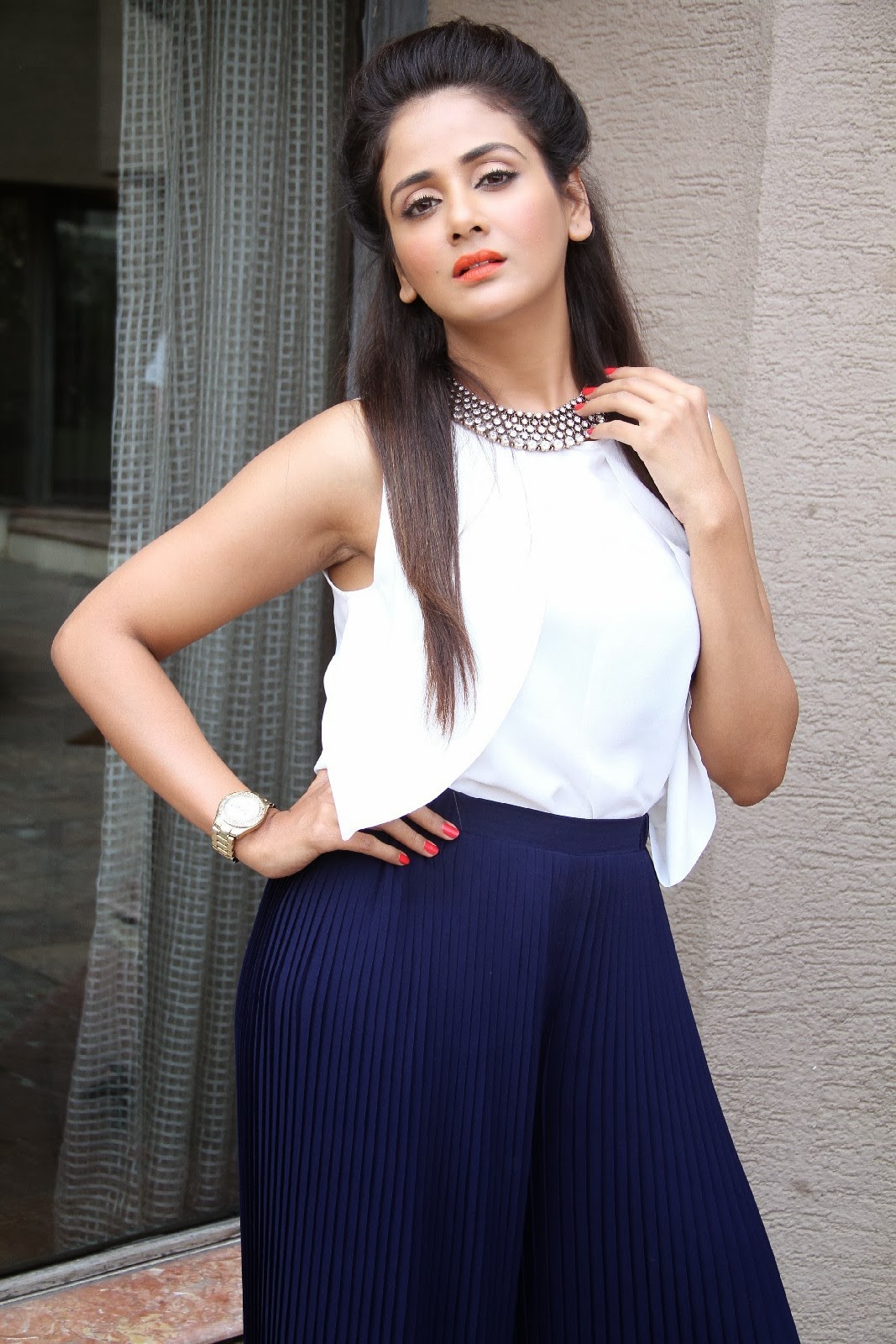 Beauty Galore HD : Parul Yadav Hot And Beautiful In Latest Stylish