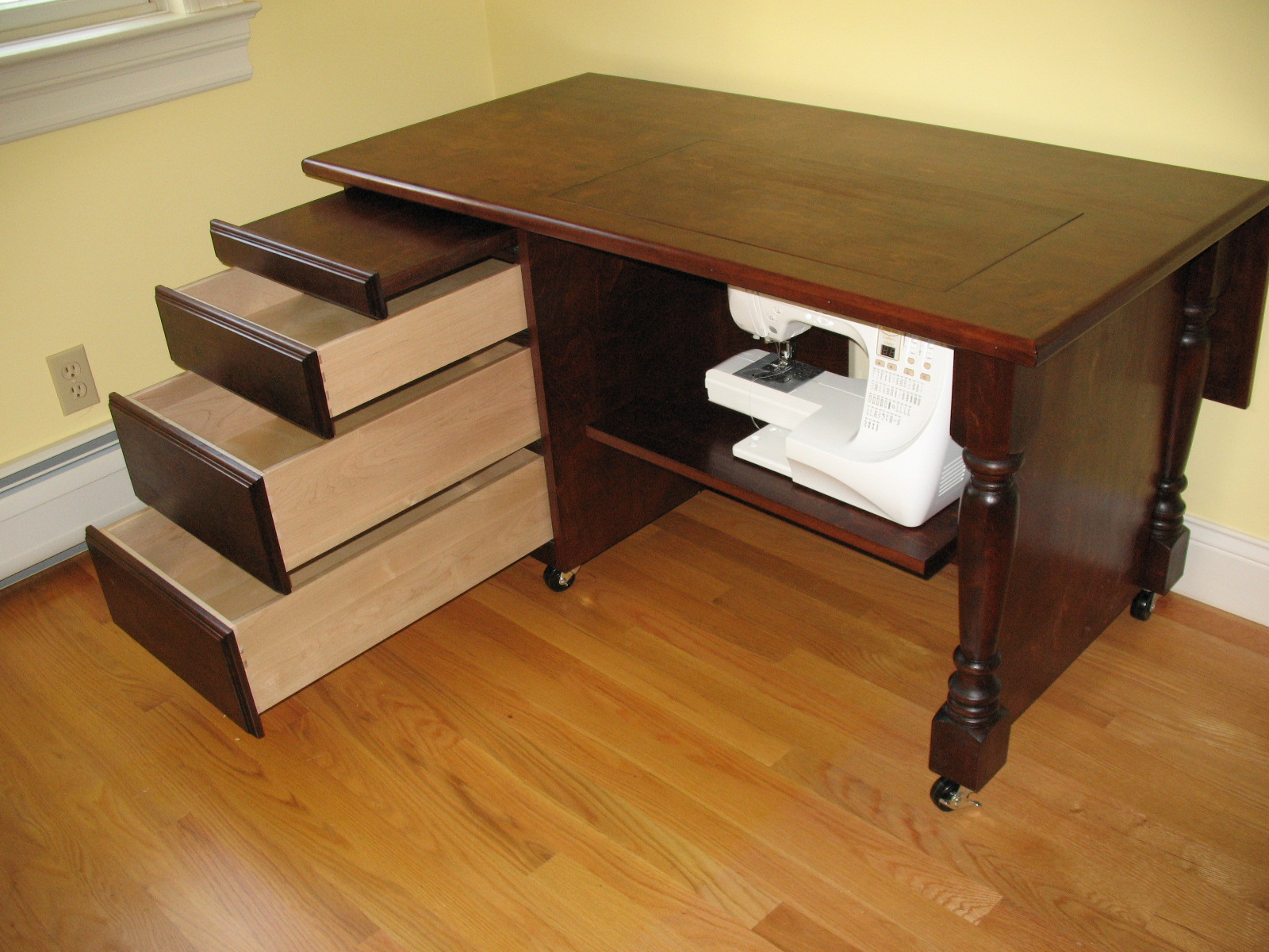 Design Work Sewing table
