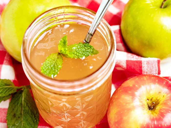 Old Fashioned Apple Jelly (With Mint or Without)