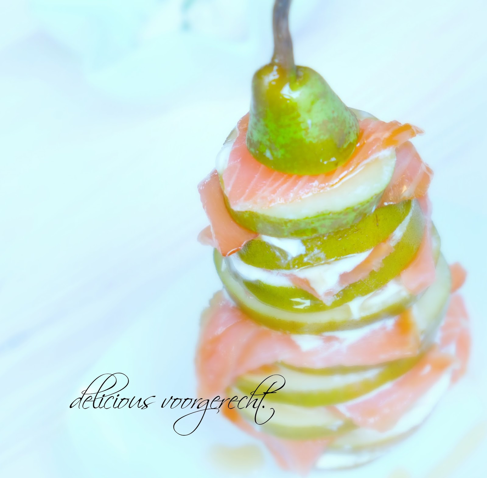 De zalm in stukjes snijden. De zalm in stukjes snijden.