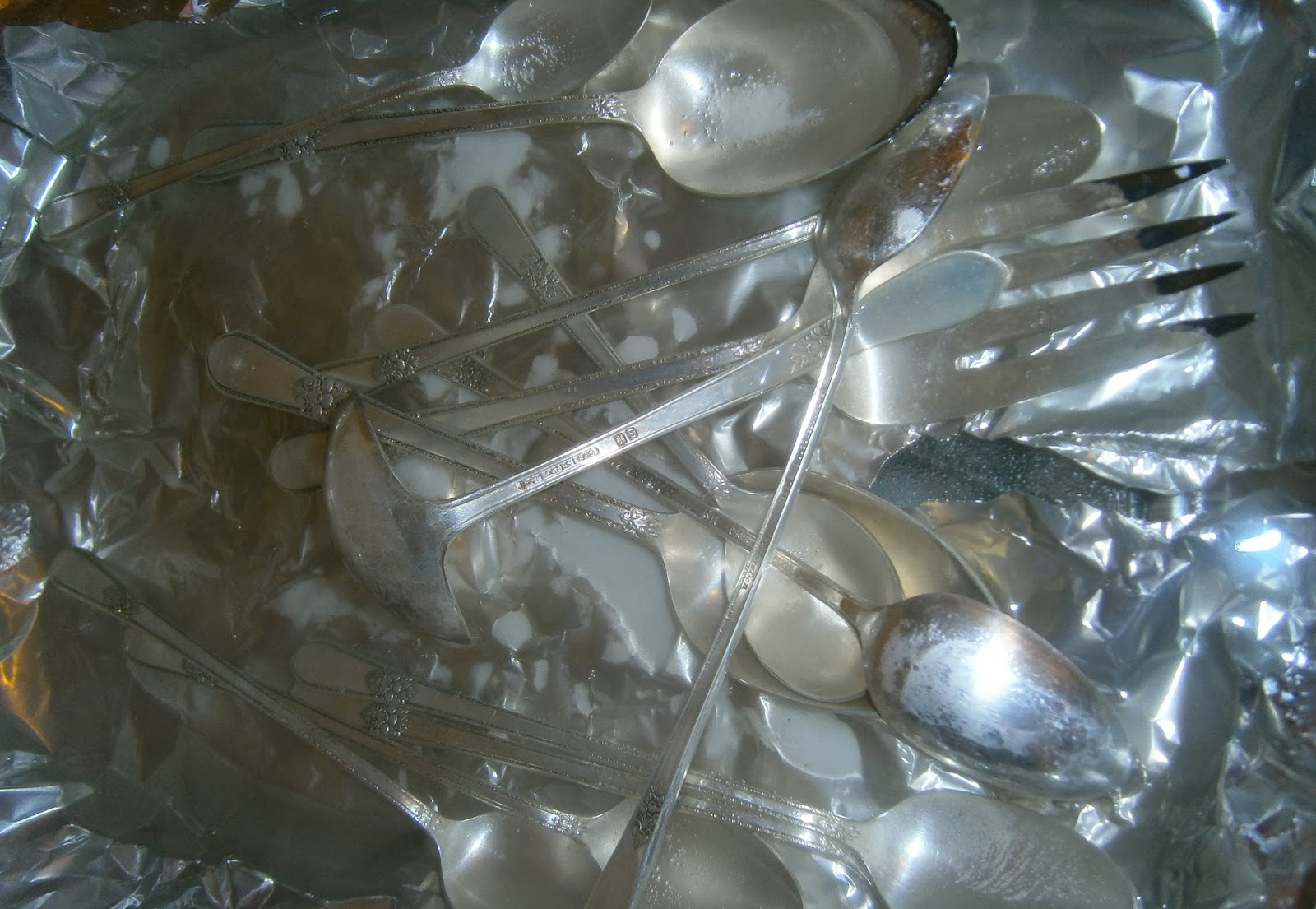 GOOD LIFE Living Well CLEANING SILVER CUTLERY WITHOUT HARSH CHEMICALS