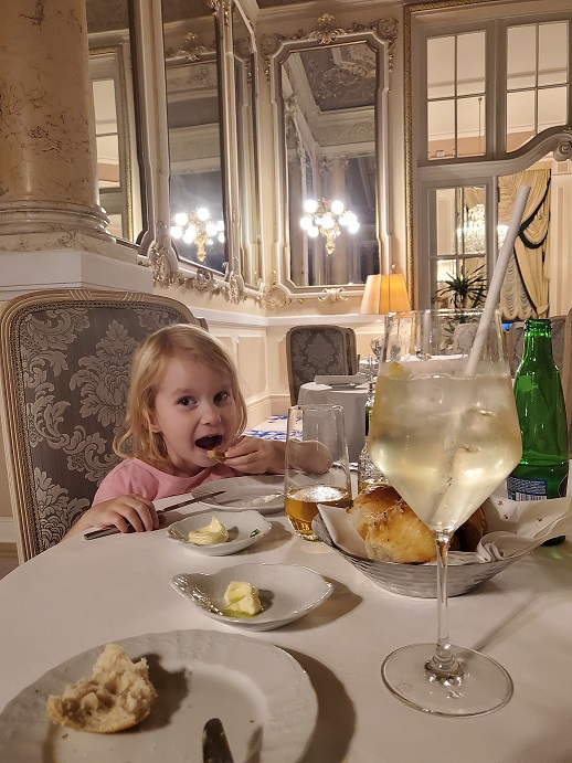 večeře a koktejl Becher Spritz v Grandhotelu Pupp