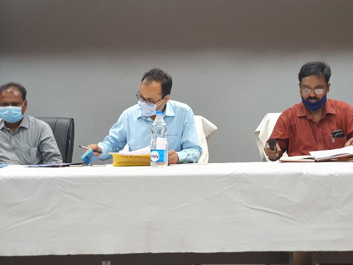 डॉ० राजेंद्र कृषि विश्वविद्यालय पूसा स्थित विद्यापति सभागार में कृषि टास्क फोर्स की बैठक जिलाधिकारी शशांक शुभंकर ने की।।