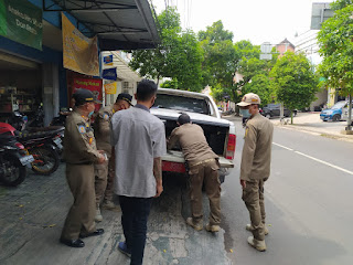 Karaoke yang Beroprasi di Lantai Atas Mini Market Ditertibkan Satpol PP 1 IMG 20210507 WA0201