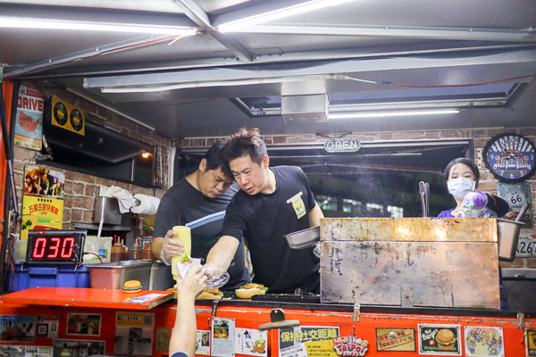 喬治素食漢堡|十大人氣街頭餐車|素食小夜市|全台夜市巡迴|多樣美食選擇 喬治素食漢堡|十大人氣街頭餐車|素食小夜市|全台夜市巡迴|多樣美食選擇