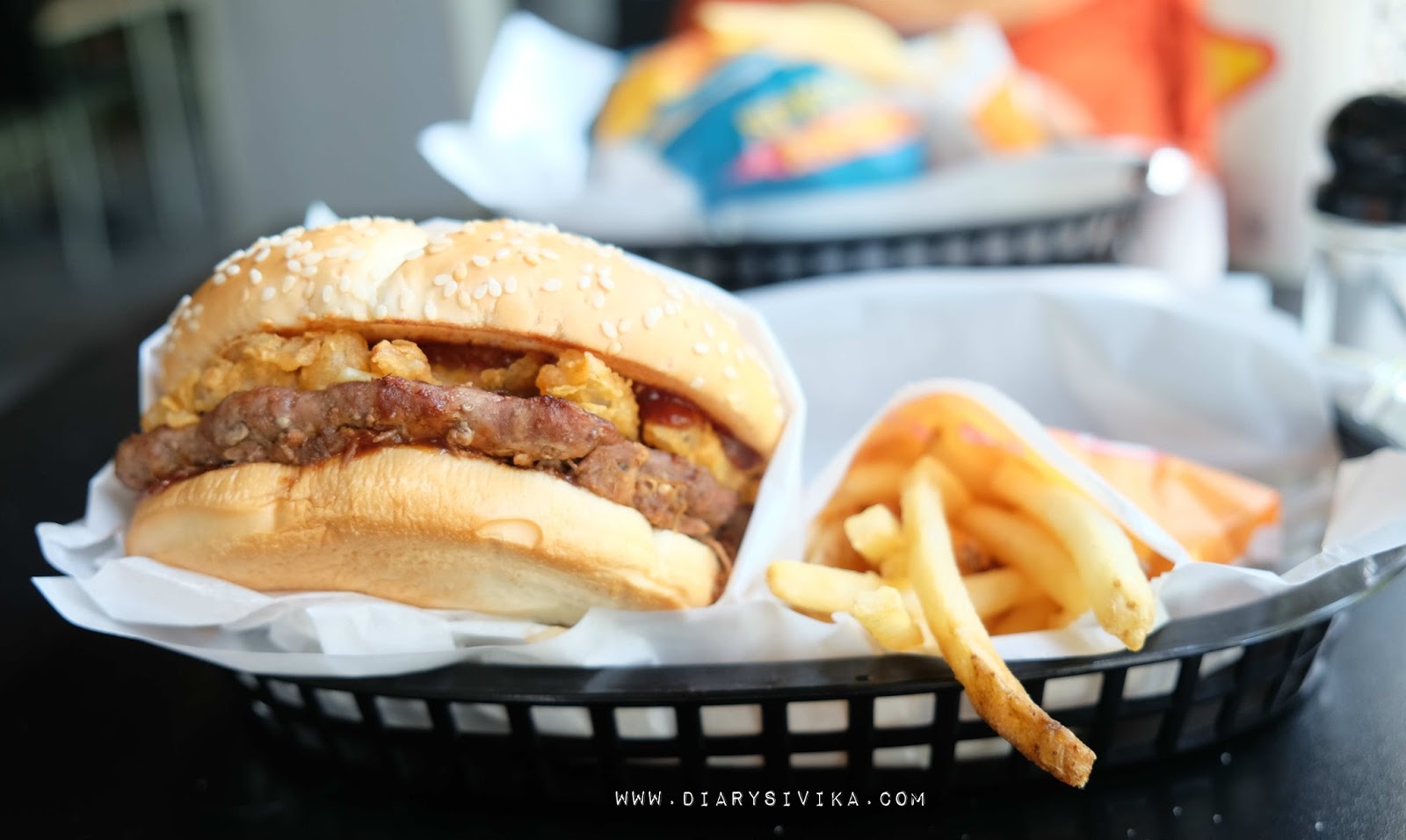 Launching Memphis BBQ Burger Carl's Jr Darmo Surabaya Food, Travel