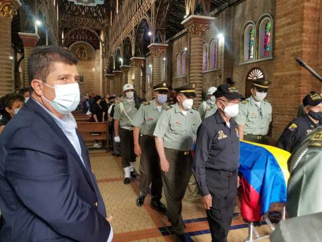 GOBERNADOR ACOMPAÑÓ EL SEPELIO DEL VETERANO DE LA GUERRA DE COREA MANUEL  JOSÉ RIVERA RUEDA