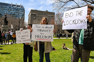 https://commons.wikimedia.org/wiki/File:Canadian_Covid-19_Protesters_3.jpg