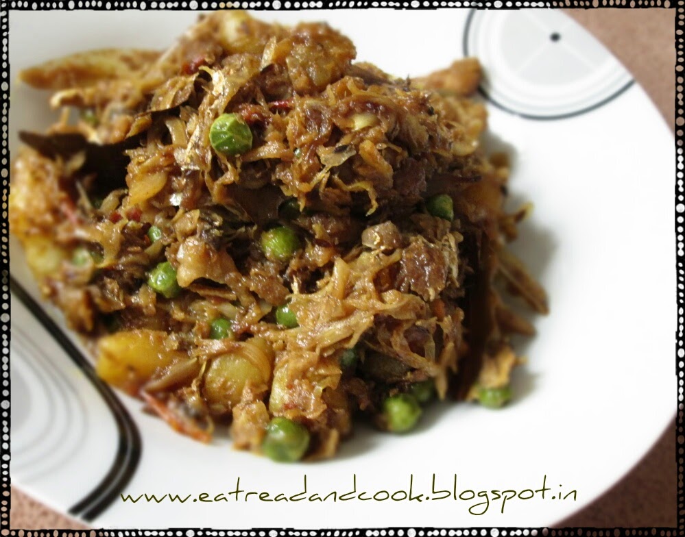 Bengali Dry Cabbage Curry With Fish Head / Macher Matha Die Bandhakopir Torkari