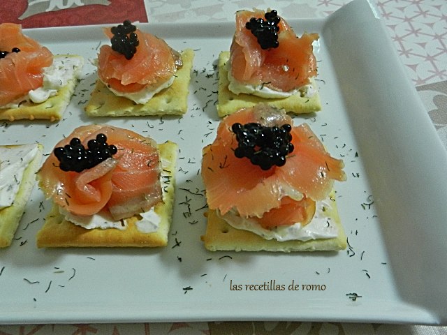 Canapes de salmón y queso