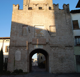 One of the gates that remain from Calvisano's  historic military fortifications
