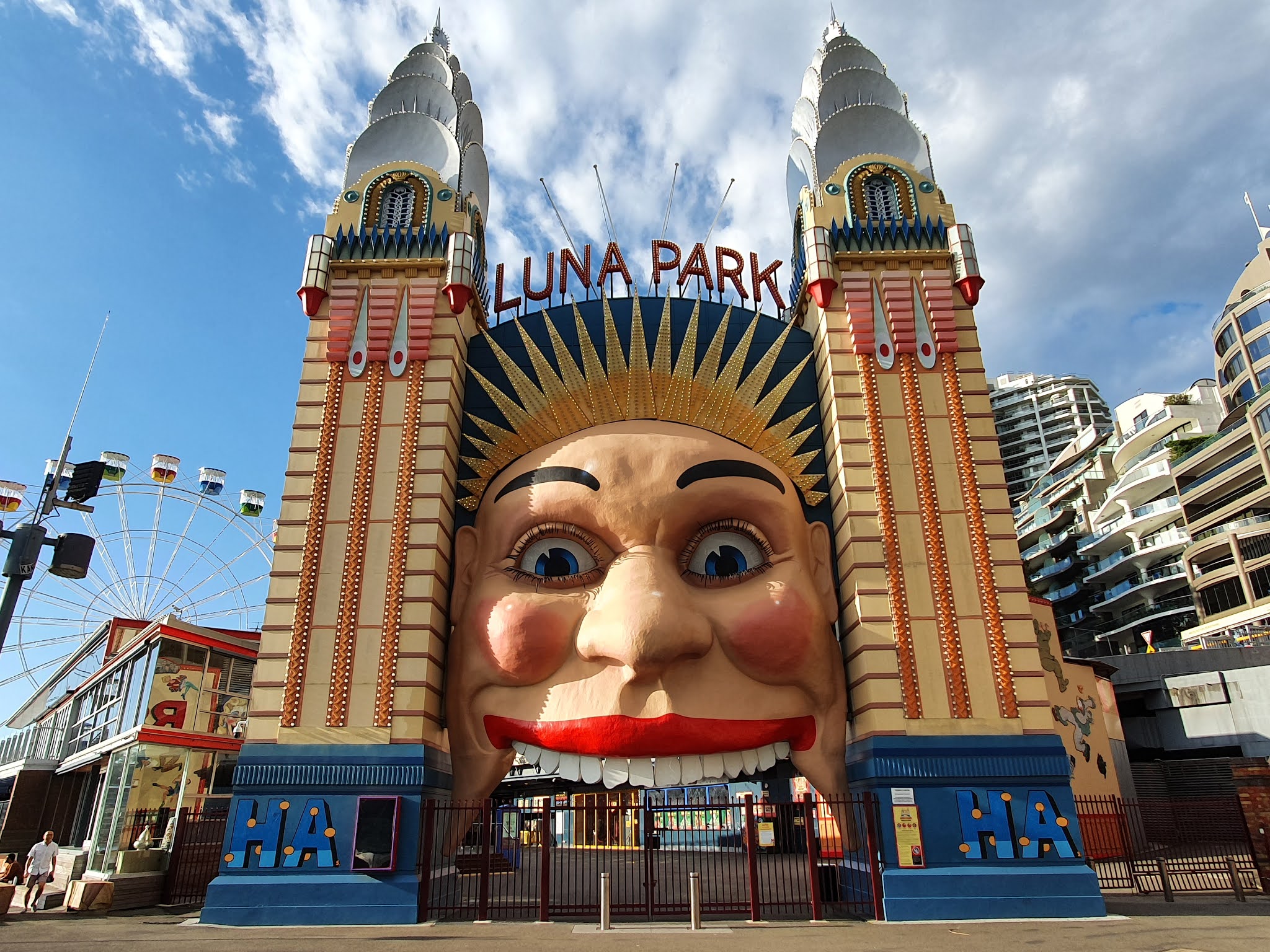 Sydney City and Suburbs Milsons Point, Luna Park (Theme Day Smile) Sydney City and Suburbs Milsons Point, Luna Park (Theme Day Smile)