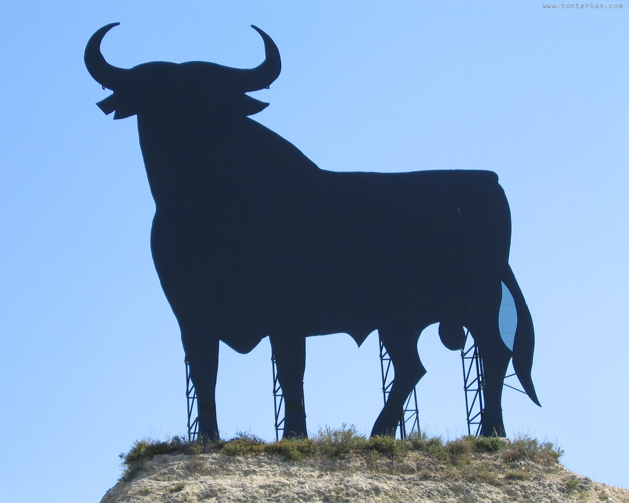 Almería Confidencial: La Junta declara monumento el toro de Osborne en