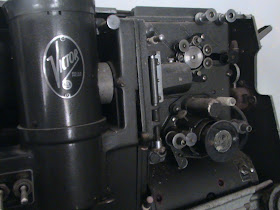 PROYECTOR DE 16 MM  CON  VÁLVULAS