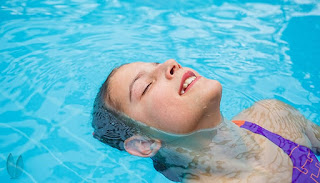 How to protect skin from chlorine in pool
