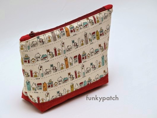 neceser de tela con cremallera tamaño bolso con dibujos de casitas hecho por funkypatch