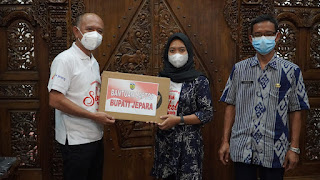 Putri, Peserta Yuk Sekolah Maneh Senang Terima Hadiah Laptop dari Bupati 1 IMG 20211207 WA0031