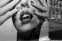 + de 100 photos de rue https://gregclouzeau.blogspot.com/p/leche-vitrine-une-de-mes-series-issue.html
