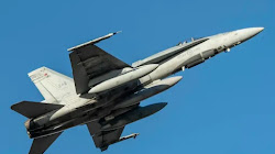 Máy bay CF-188 của Canada đánh chặn máy bay cường kích Su-24 của Nga trên Biển Đen