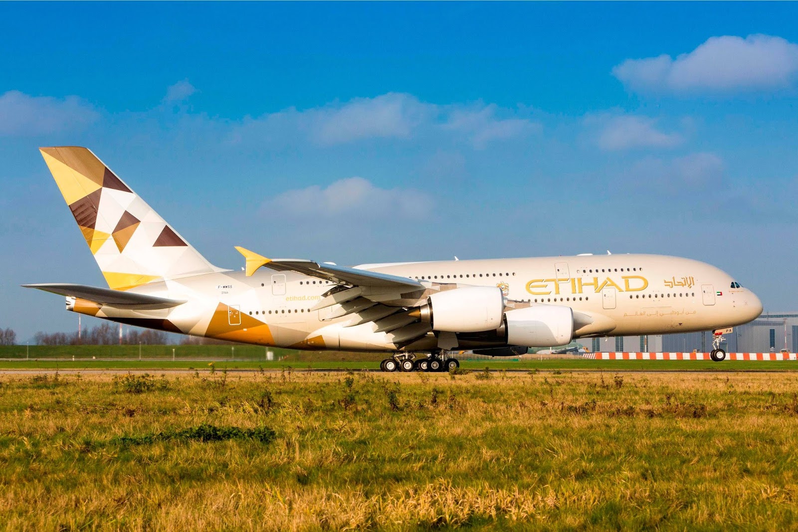 Etihad_Airways_A380-800_Rotating_Takeoff.jpg