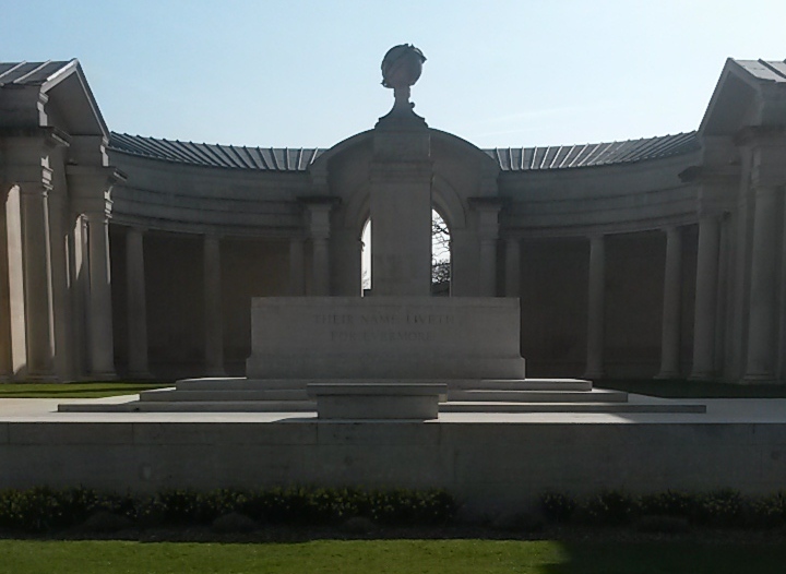 Northumbrian Gunner: Arras - Flying Services Memorial