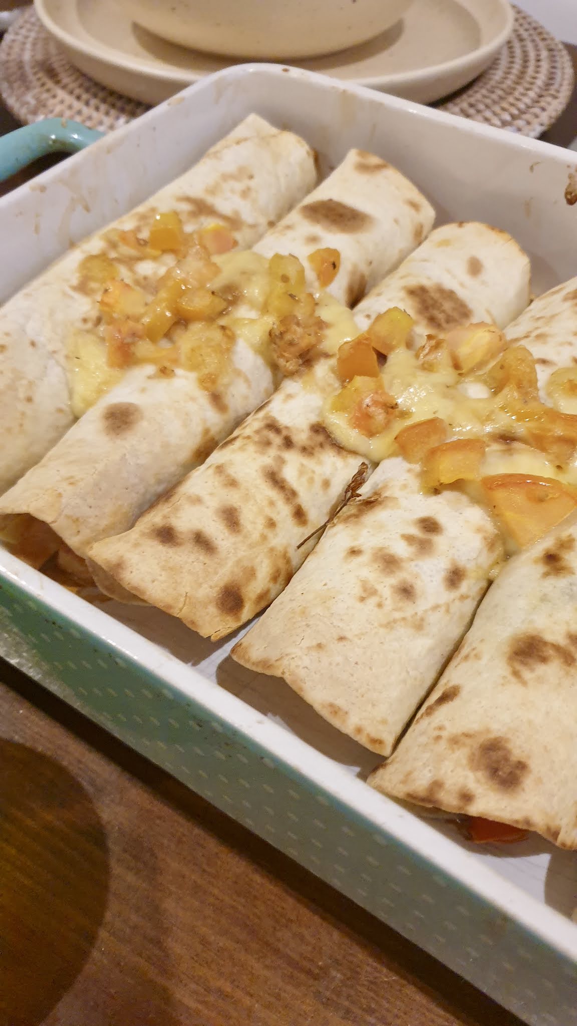 Burritos de Peru com Salteado de Espinafres, Pimento e Alho Francês