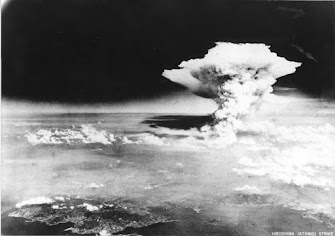 Ядерный гриб над городом Хиросима 06 августа  1945 года фото с самолёта