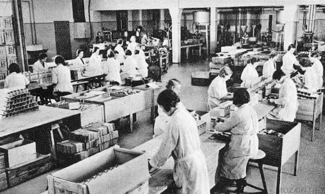 Рабочие на заводе Temmler в Берлине на производстве первитина