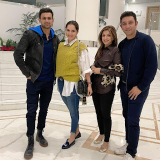 Pakistan former cricket Azhar Mehmood gorgeous pictures with family