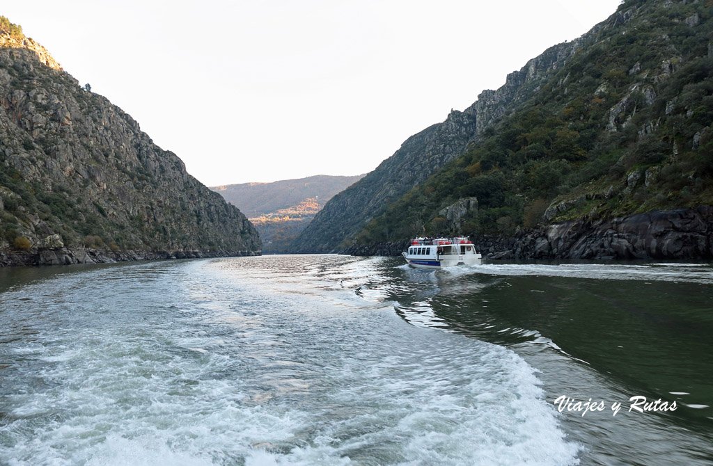 Barcos en el río Sil, Ribeira Sacra, Galicia