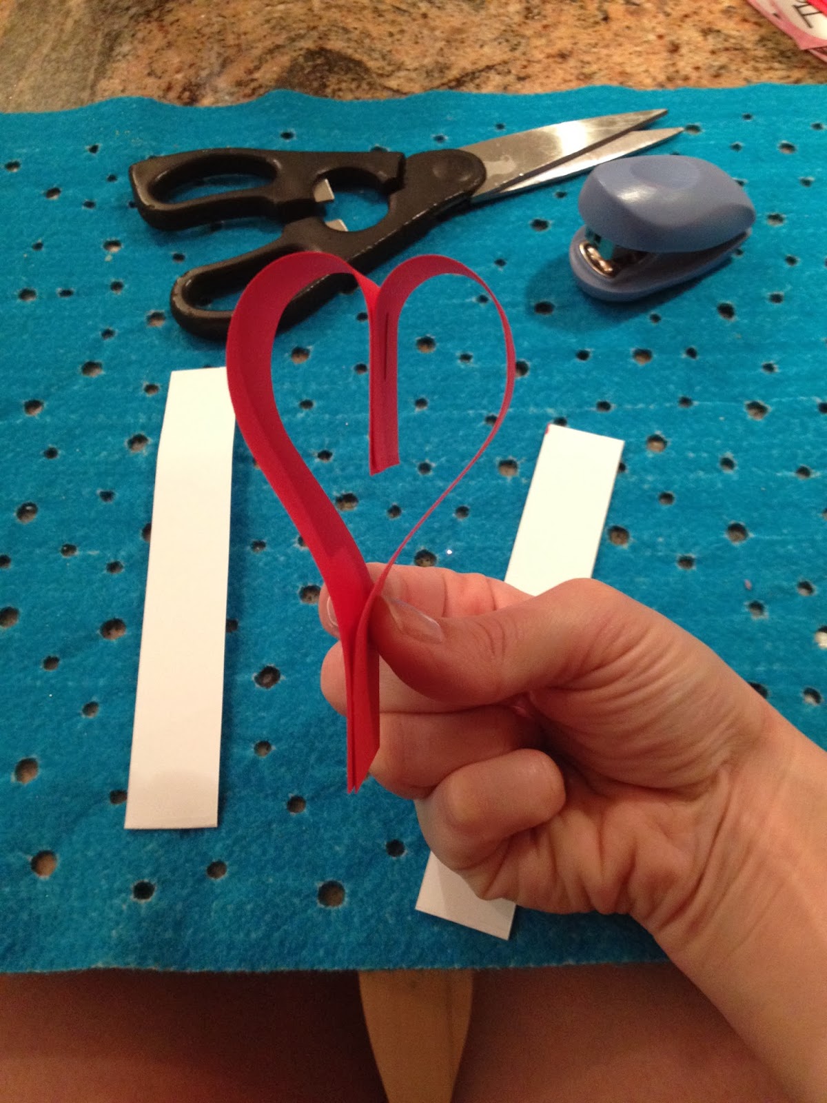 Diary of an Urban Housewife: Valentine's Heart Garland!