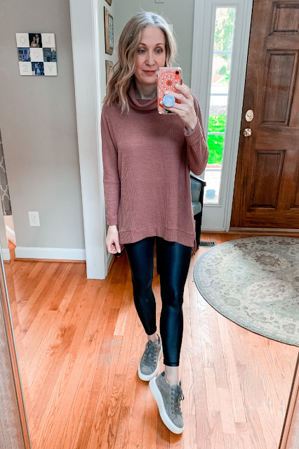 Long Winter Tops to Wear With Leggings