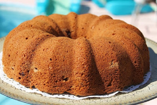this is a pumpkin bundt cake with a blue background