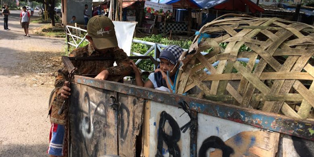 Miris Melihat Kakak Beradik Ini Banting Tulang Demi Bantu Lunasi Hutang Orang Tua