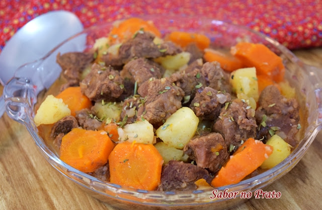 carne de panela com batata e cenoura