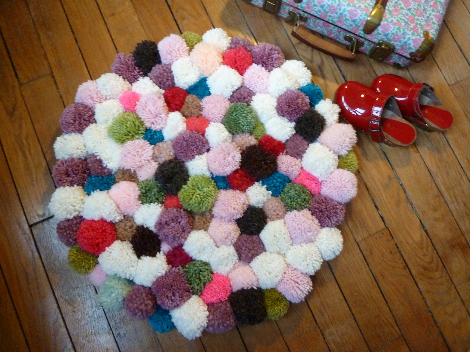 Ainsi font les petites ...: Tapis de pompons