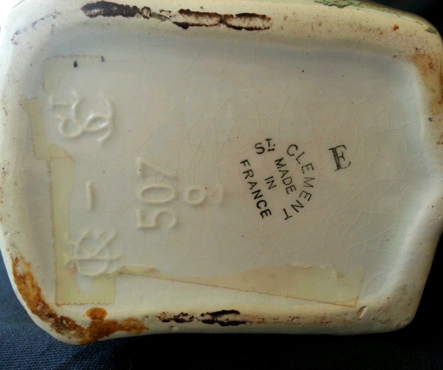 maison dog St Clements Pottery