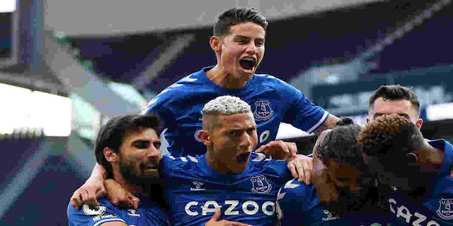 Latest Everton Transfer Update – Matias Vecino linked, Theo Walcott exit,