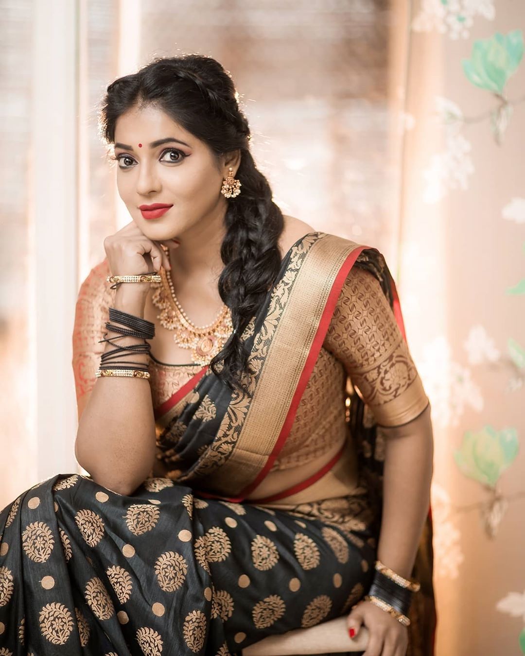 Reshma Pasupuleti Latest Saree Photos.