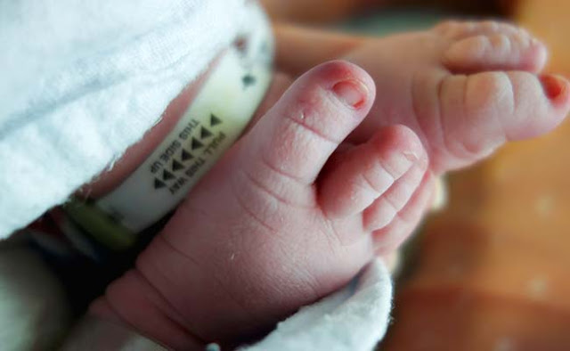नोएडा : 'गर्भ में थे दो बच्चे', अस्पताल में पैदा हुआ सिर्फ एक