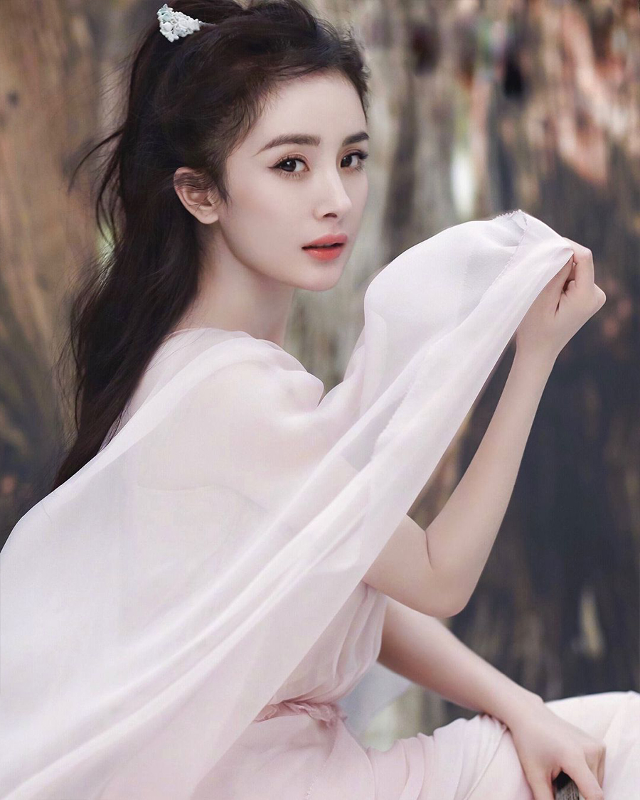 Yang Mi model dan artis cantik dan manis mirip Peri. model cantik dan seksi...