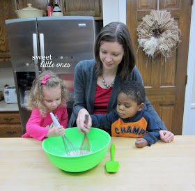 How To Make Snow Ice Cream: Easy Recipe - www.sweetlittleonesblog.com