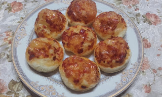 Mini pizza din aluat de foietaj