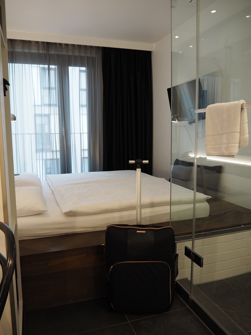 The Travel Hack Hand Luggage Case Review Dinner Stories