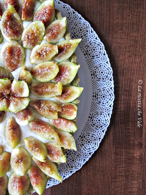 tarte al tè matcha, cioccolato bianco e fichi